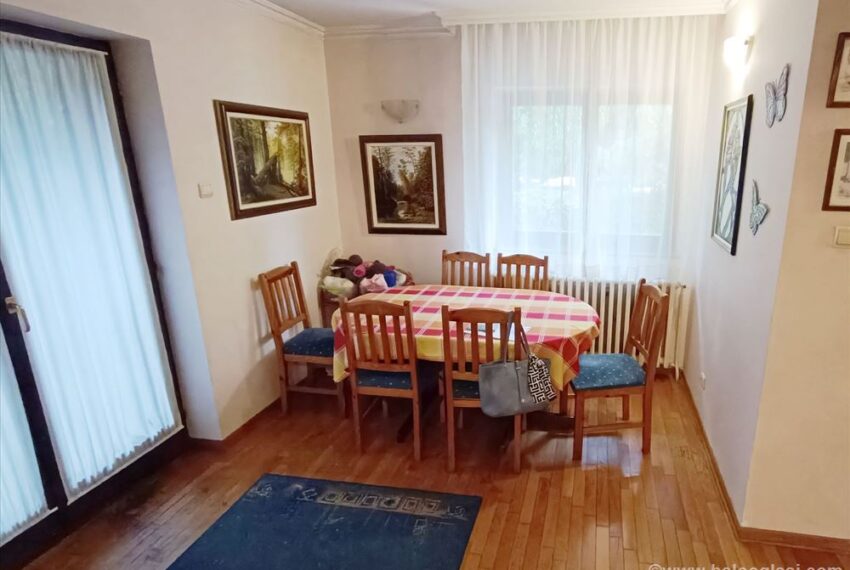 kuca-250m2-sa-velikim-dvoristem-5425647357821-71816271198