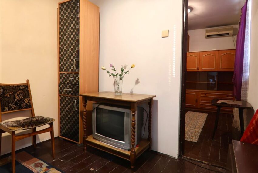 prodaja-2-stana-u-centru-zemuna-5425647559270-71816769255